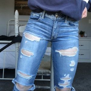 mid-rise destroyed american eagle jeans!